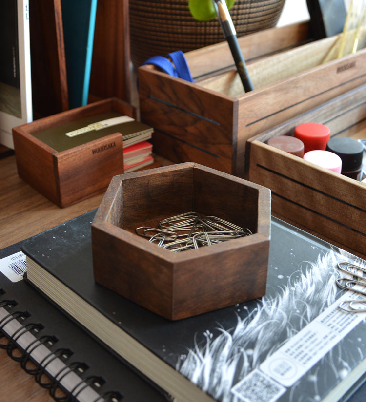 Arucona Walnut Paper-clip Holder